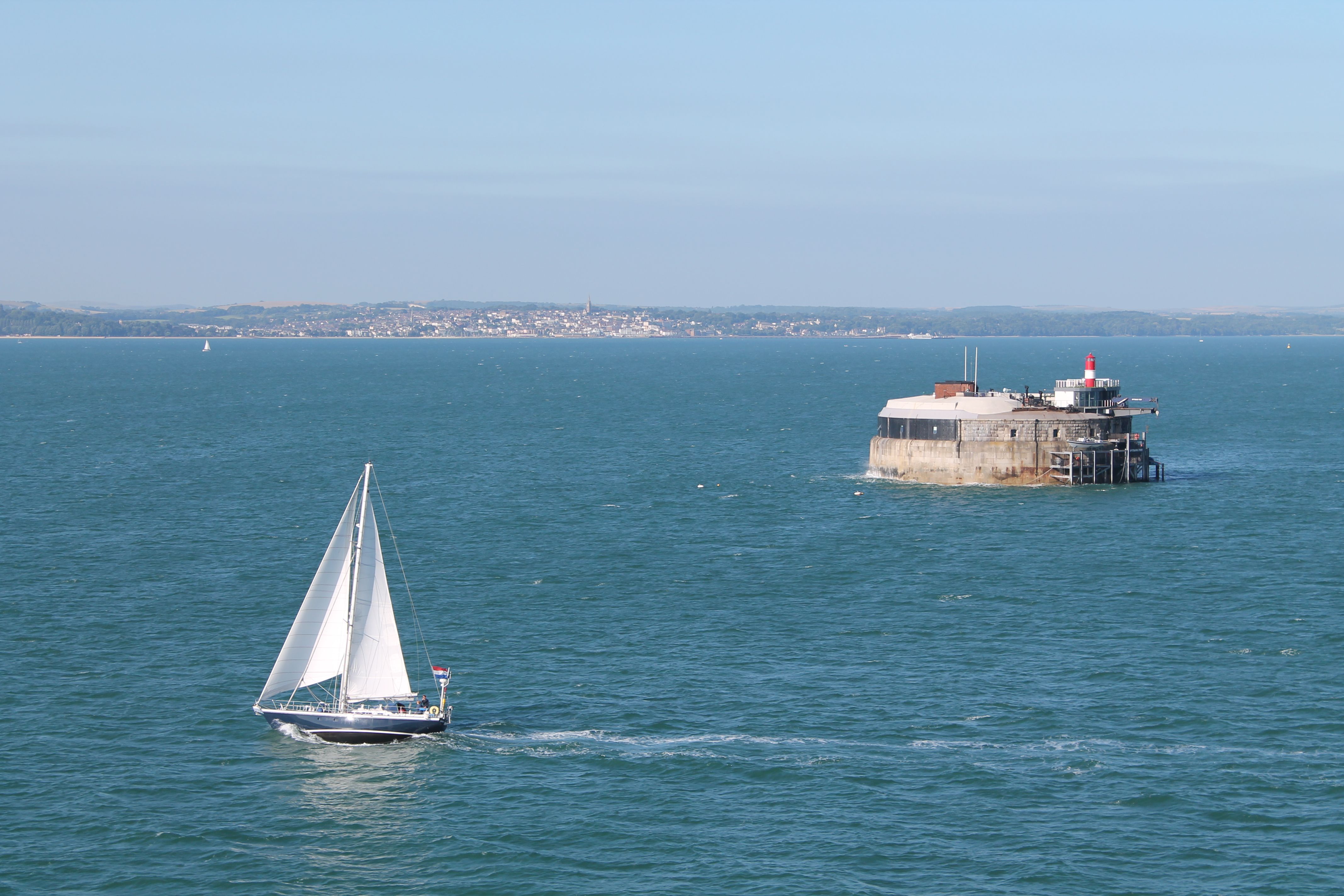 Sailing newsletter — Solent sailing school conditions with perfect sailing weather